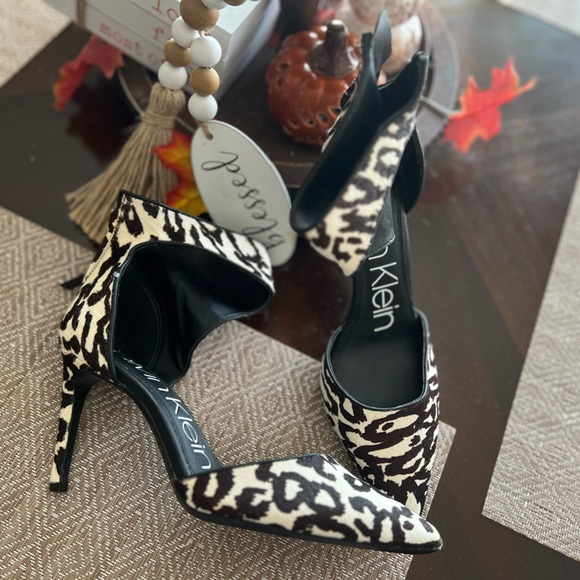 Calvin Klein Rajon Pump - Picture 4 of 8